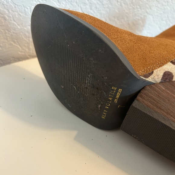 Very Volatile Leopard Calf Hair Leather Ankle Chelsea - Picture 6 of 8